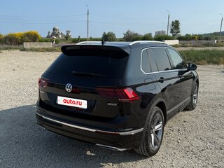 2019 Volkswagen Tiguan II, чёрный, 3100000 рублей, вид 4