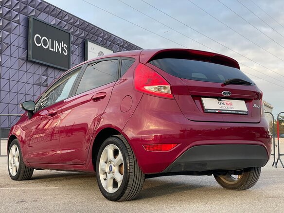 2011 Ford Fiesta Mk6, красный, 947000 рублей - вид 16