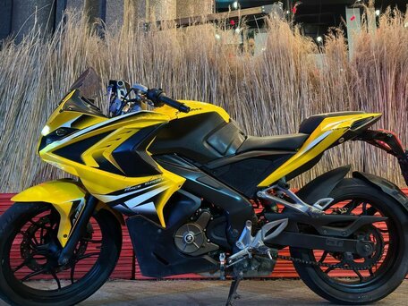 2016 Bajaj Pulsar RS 200, жёлтый, 150000 рублей, вид 2