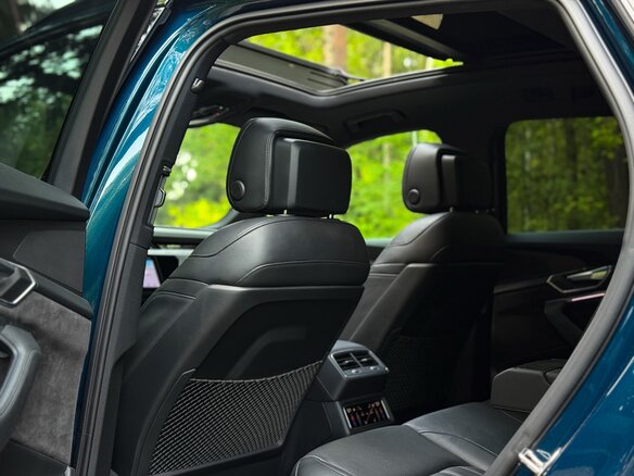 2020 Audi e-tron 55 I, синий, 5800000 рублей - вид 13