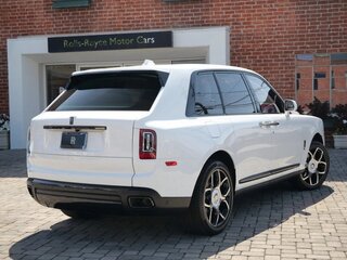 2024 Rolls-Royce Cullinan Black Badge I (Series I), белый, 44787517 рублей, вид 4