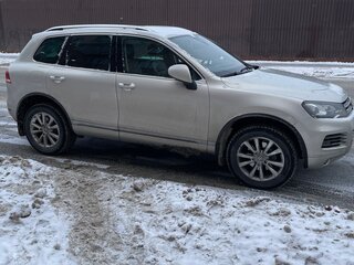 2014 Volkswagen Touareg II, золотистый, 2600000 рублей, вид 3