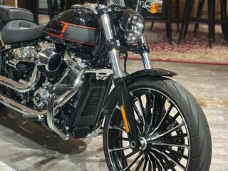 2023 Harley-Davidson Breakout, чёрный, 3250000 рублей, вид 3