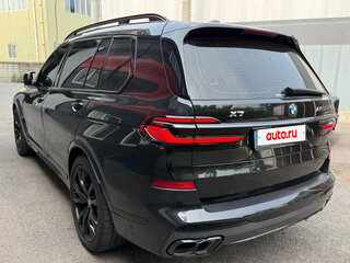 2026 BMW X7 M60i I (G07) Рестайлинг, чёрный, 16900776 рублей, вид 4