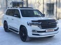 2017 Toyota Land Cruiser 200 Series Рестайлинг 2, белый, 8800000 рублей - вид 1