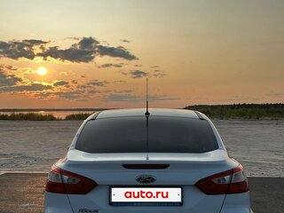 2013 Ford Focus III, белый, 680000 рублей, вид 3