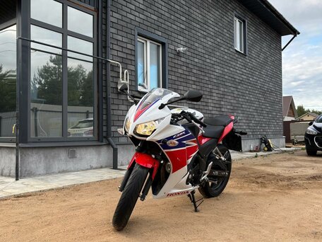2014 Honda CBR 300R, белый, 395000 рублей, вид 3