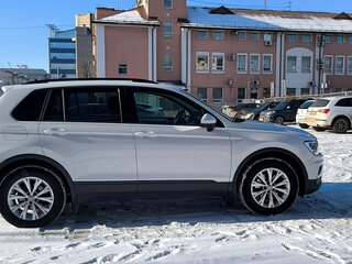 2018 Volkswagen Tiguan II, белый, 1890000 рублей, вид 4