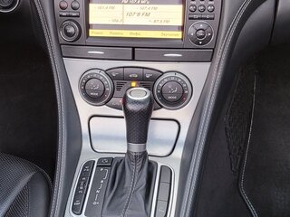 2010 Mercedes-Benz SL-Класс 550 V (R230) Рестайлинг 2, белый, 4000000 рублей, вид 3