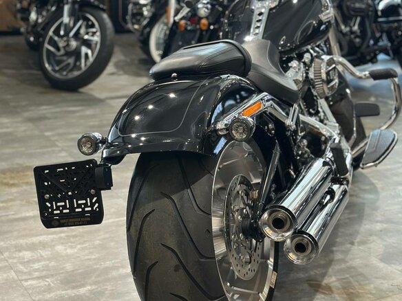 2023 Harley-Davidson Fat Boy, чёрный, 3300000 рублей - вид 2