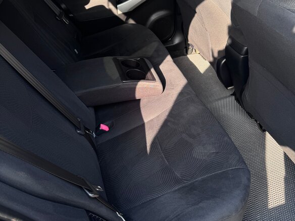 2011 Toyota Prius III Рестайлинг (XW30), серебристый, 1370000 рублей - вид 12