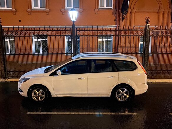 2010 Ford Focus II Рестайлинг, белый, 670000 рублей - вид 2