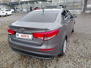 2015 Kia Rio III Рестайлинг, серый, 980000 рублей, вид 4