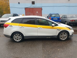 2017 Kia Ceed II Рестайлинг, белый, 1200000 рублей, вид 2