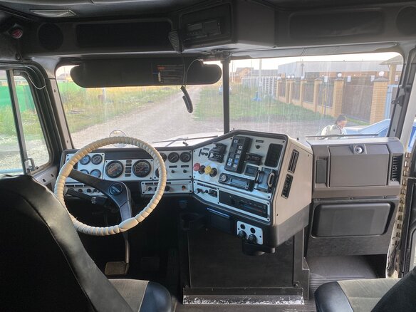 2003 Freightliner FLD, белый, 2000000 рублей