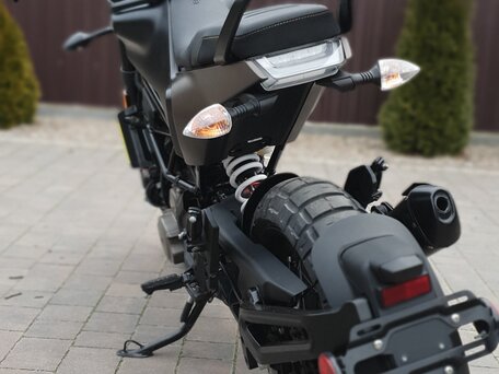 2022 Husqvarna Svartpilen 401, чёрный, 579953 рублей, вид 2