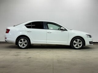 2013 Skoda Octavia III (A7), белый, 925000 рублей, вид 4