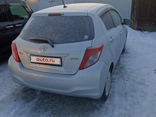 2011 Toyota Vitz III (XP130), серый, 750000 рублей, вид 3