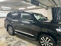 2019 Toyota Land Cruiser 200 Series Рестайлинг 2, чёрный, 7600000 рублей - вид 1