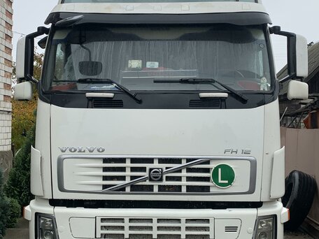 2005 Volvo FH, белый, 3100000 рублей, вид 1