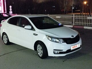 2015 Kia Rio III Рестайлинг, белый, 1190000 рублей, вид 3