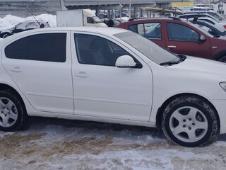 2009 Skoda Octavia II (A5) Рестайлинг, белый, 750000 рублей, вид 2