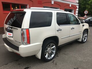2013 Cadillac Escalade III, белый, 2800000 рублей, вид 3