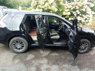 2015 Nissan X-Trail III, чёрный, 1300000 рублей, вид 2