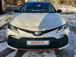 2022 Toyota Camry VIII (XV70) Рестайлинг, белый, 3200000 рублей, вид 2