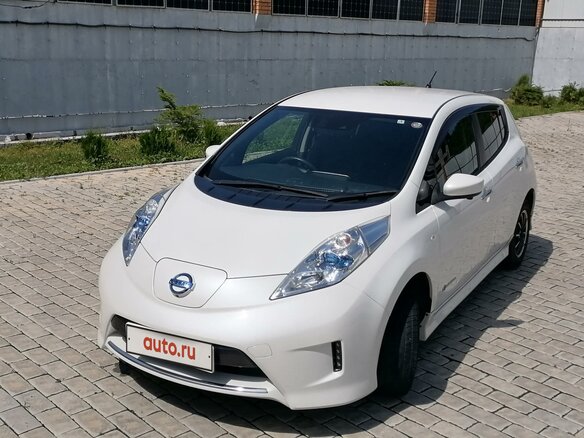 2016 Nissan Leaf 30kWh I (ZE0/AZE0), белый, 850000 рублей - вид 10