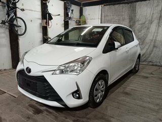 2018 Toyota Vitz III (XP130) Рестайлинг 2, белый, 1200000 рублей, вид 3
