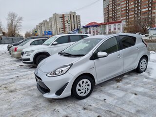 2019 Toyota Aqua I Рестайлинг 2, серебристый, 1295000 рублей, вид 1