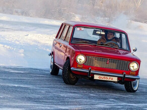 1975 Lada (ВАЗ) 2102, красный - вид 10