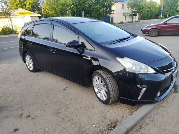 2013 Toyota Prius Alpha I (ZVW40/41), чёрный, 1350000 рублей - вид 1