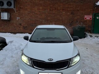 2014 Kia Rio 4-speed III, белый, 1300000 рублей, вид 2