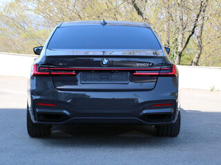 2021 BMW 7 серии Long 750Li xDrive VI (G11/G12) Рестайлинг, серый, 7500000 рублей, вид 5
