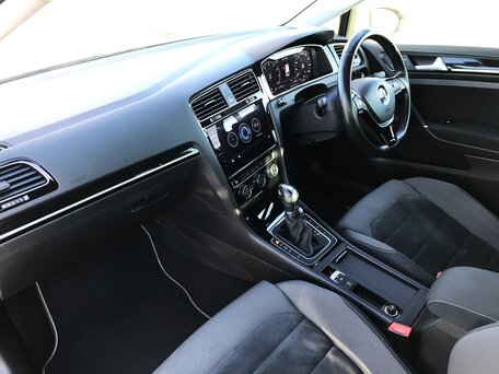2019 Volkswagen Golf VII Рестайлинг, серый, 1650000 рублей, вид 5