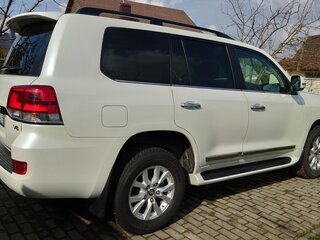 2018 Toyota Land Cruiser 200 Series Рестайлинг 2, белый, 7700000 рублей, вид 3