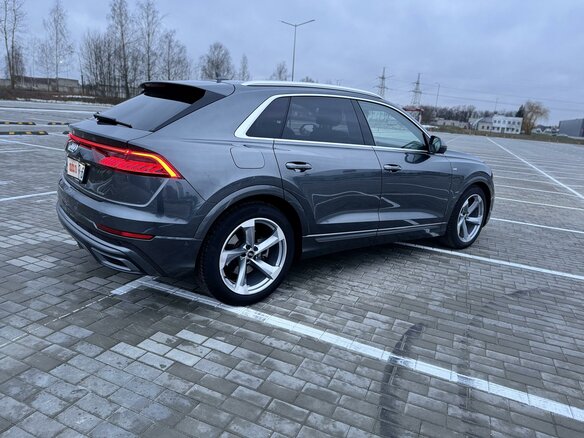 2022 Audi Q8 55 TFSI I (4M), серый, 10900000 рублей - вид 2