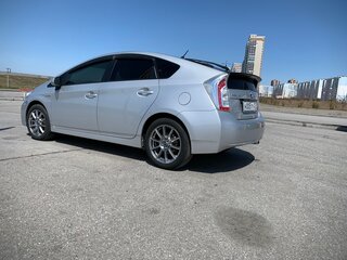 2015 Toyota Prius III Рестайлинг (XW30), серый, 1349000 рублей, вид 3