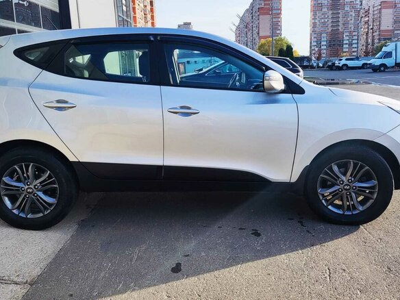 2014 Hyundai ix35 I Рестайлинг, серебристый, 1660000 рублей - вид 2