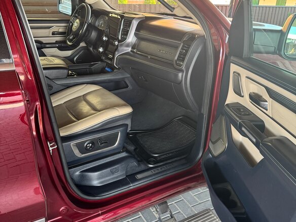 2020 Ram 1500 Crew Cab V, красный, 3500000 рублей - вид 13