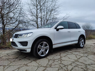 2017 Volkswagen Touareg II Рестайлинг, белый, 3800000 рублей, вид 2