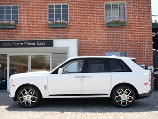 2024 Rolls-Royce Cullinan Black Badge I (Series I), белый, 44787517 рублей, вид 3