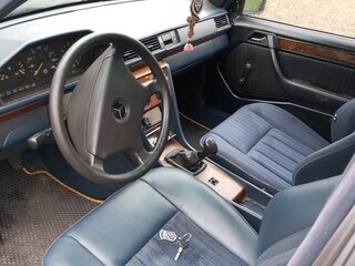 1992 Mercedes-Benz E-Класс 320 I (W124), серебристый, 295500 рублей, вид 4