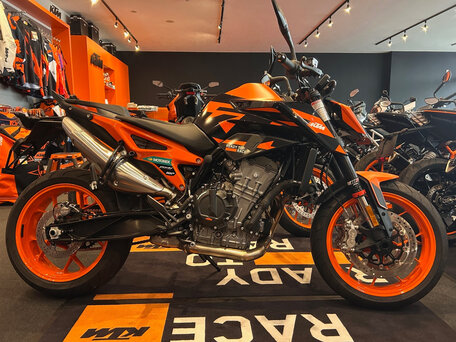 2024 KTM 890 Duke GP, чёрный, 990000 рублей, вид 2