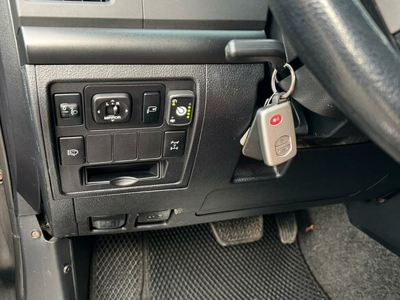 2013 Toyota Land Cruiser 200 Series Рестайлинг 1, чёрный, 8900000 рублей - вид 17