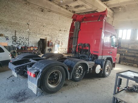2011 Volvo FM, красный, 6500000 рублей, вид 5