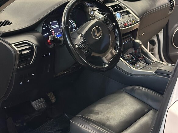 2017 Lexus NX 200 I Рестайлинг, белый, 2600000 рублей - вид 7