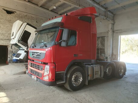 2011 Volvo FM, красный, 6500000 рублей, вид 3